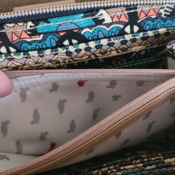 sakroots artists circle zip around wallet wristlet - Picture 5 of 6